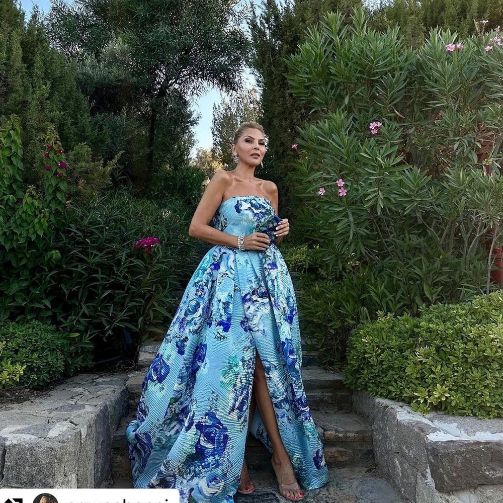 Monique Lhuillier Jacquard blue floral gown